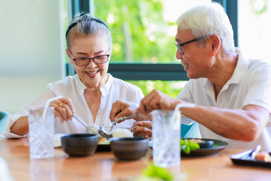 Chăm sóc dinh dưỡng cho người lớn tuổi giúp phòng ngừa rối loạn tiêu hóa