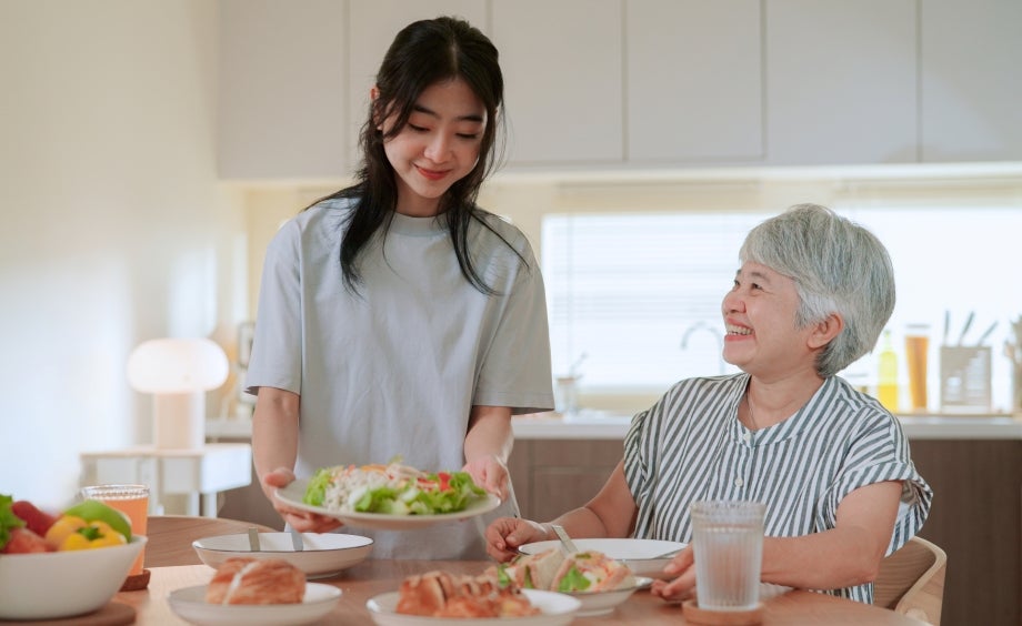 Tăng sức đề kháng cho người lớn tuổi với chế độ dinh dưỡng hợp lý