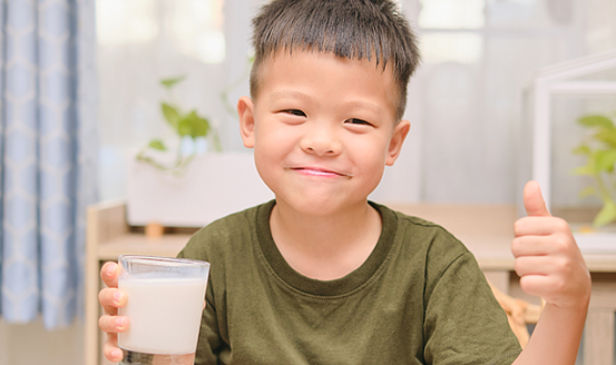 Lợi khuẩn và chất xơ là 2 dưỡng chất giúp hỗ trợ tiêu hóa, giảm nguy cơ táo bón cho trẻ