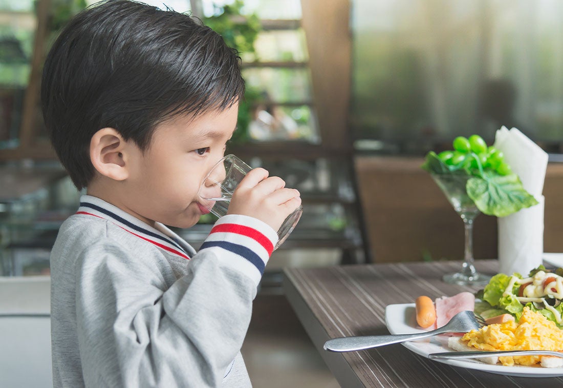 Trẻ biếng ăn phải làm sao để tăng cường sức đề kháng?